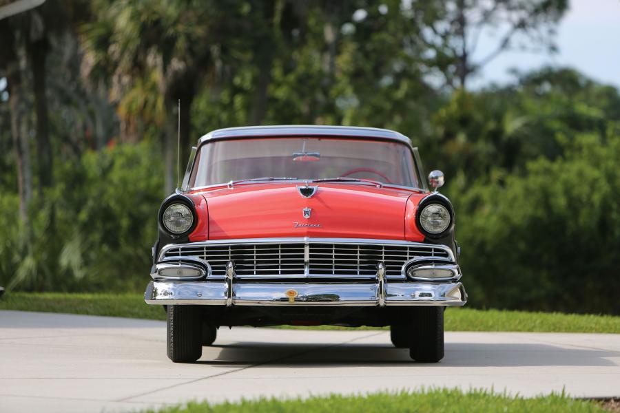  Ford Fairlane Victoria Hardtop Coupe 1956 года  (фото 43 из 49)